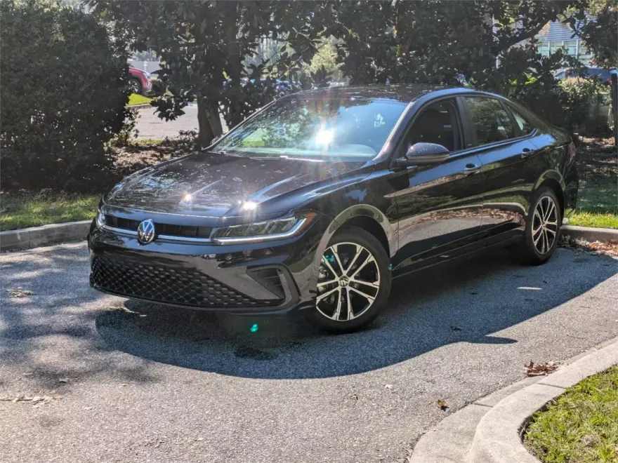2025 Volkswagen Jetta Sport photo 1
