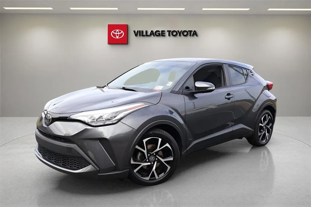 2021 Toyota C-HR LE photo 1