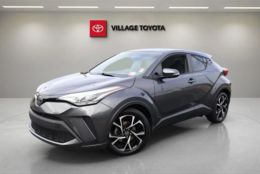 2021 Toyota C-HR LE photo 1