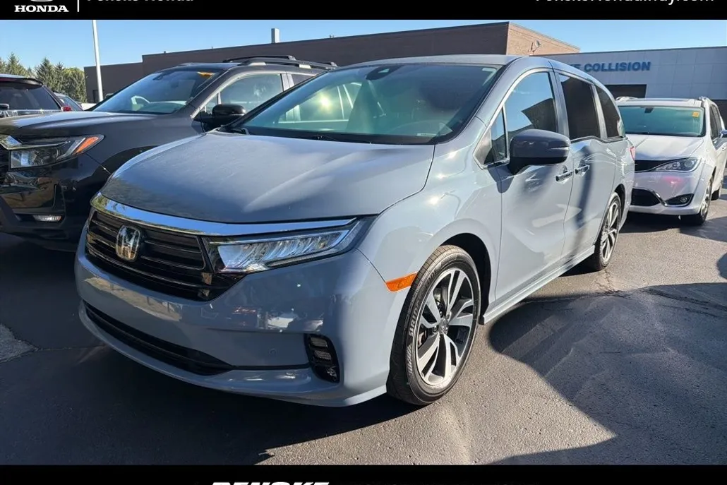 2024 Honda Odyssey Touring photo 1