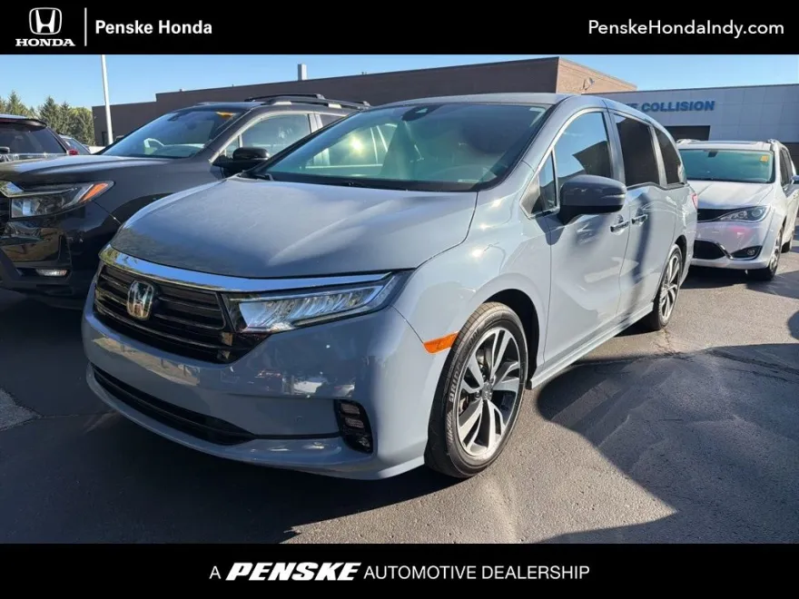 2024 Honda Odyssey Touring photo 1