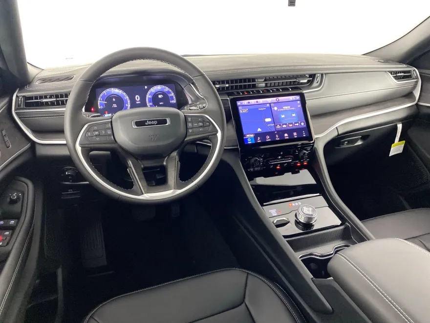 2025 Jeep Grand Cherokee Limited photo 1