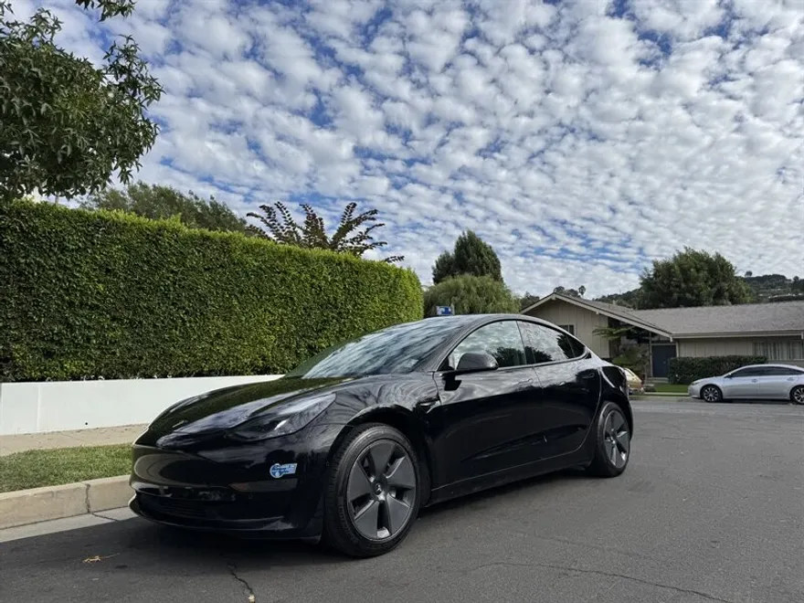 2021 Tesla Model 3 Standard Range Plus photo 1