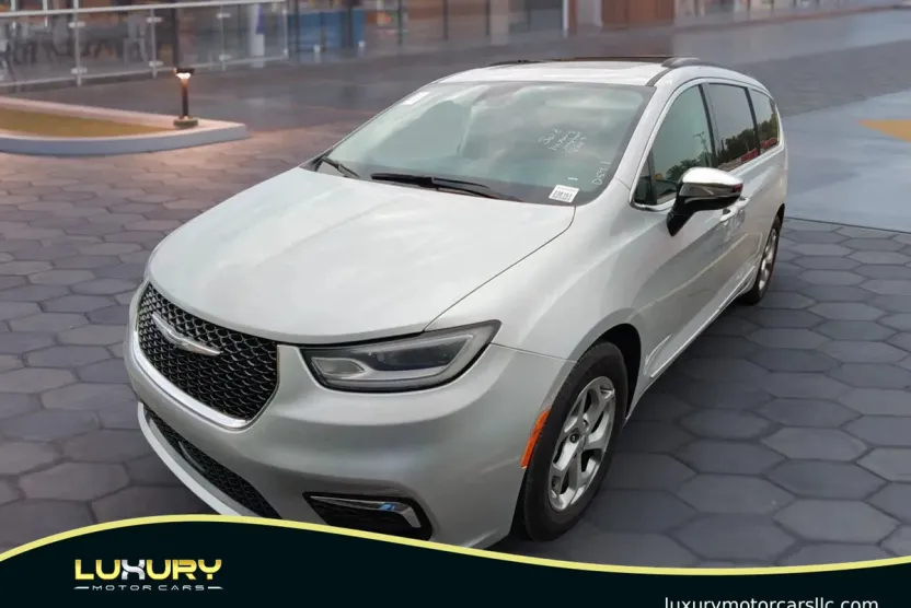 2023 Chrysler Pacifica Limited photo 1