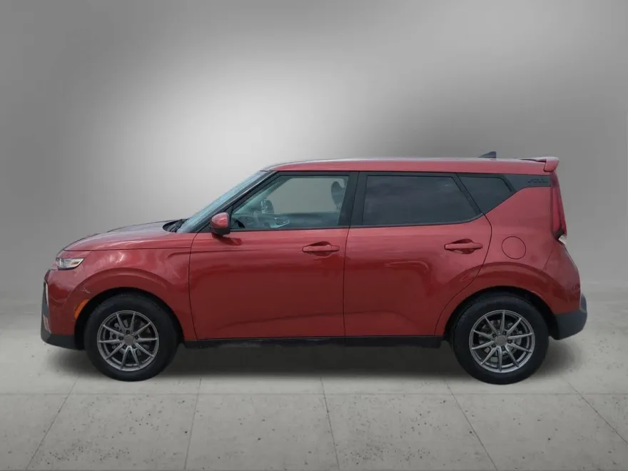 2022 Kia Soul LX photo 1