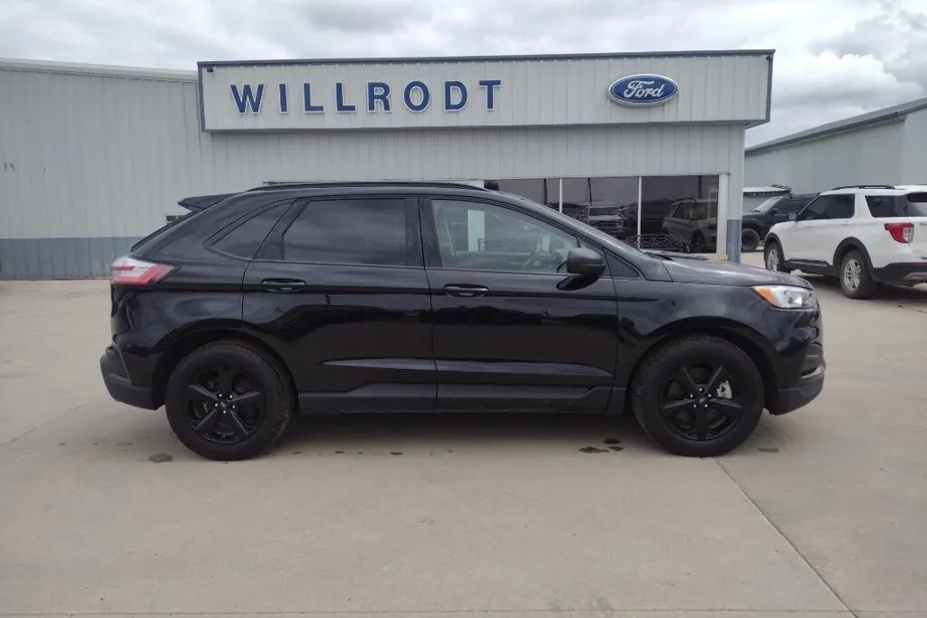 2020 Ford Edge SE photo 1