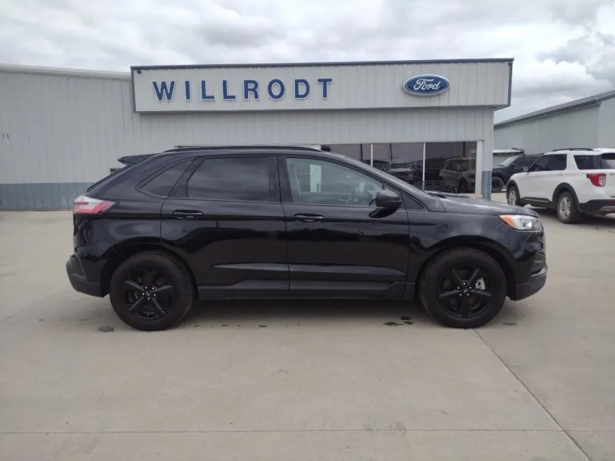 2020 Ford Edge SE photo 1