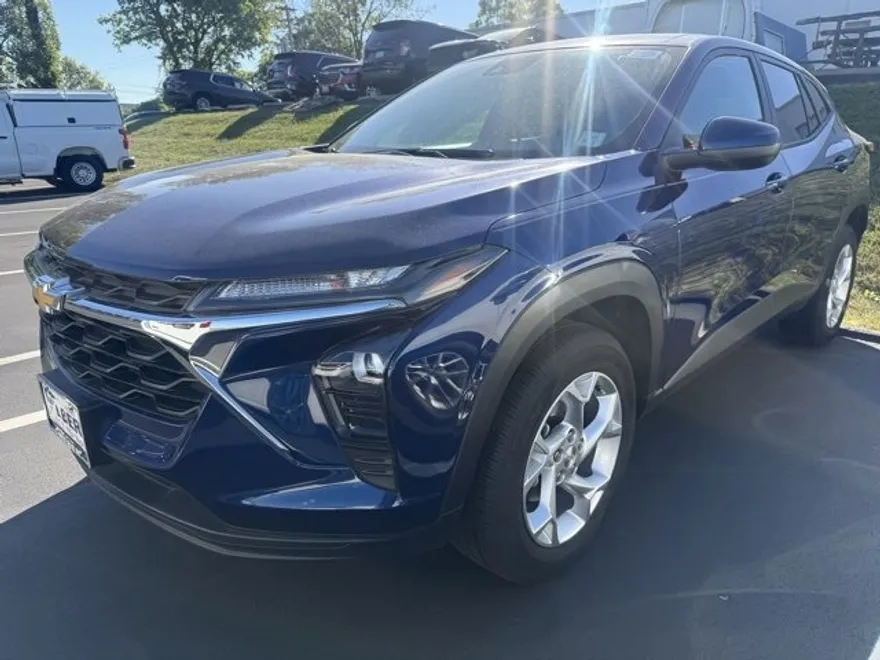 2024 Chevrolet Trax LS photo 1