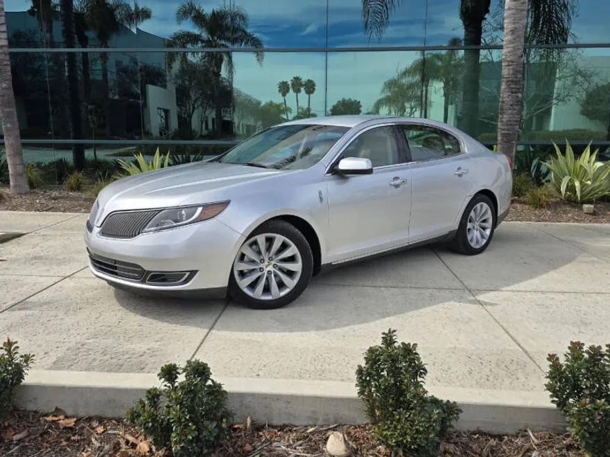 2014 Lincoln MKS photo 1