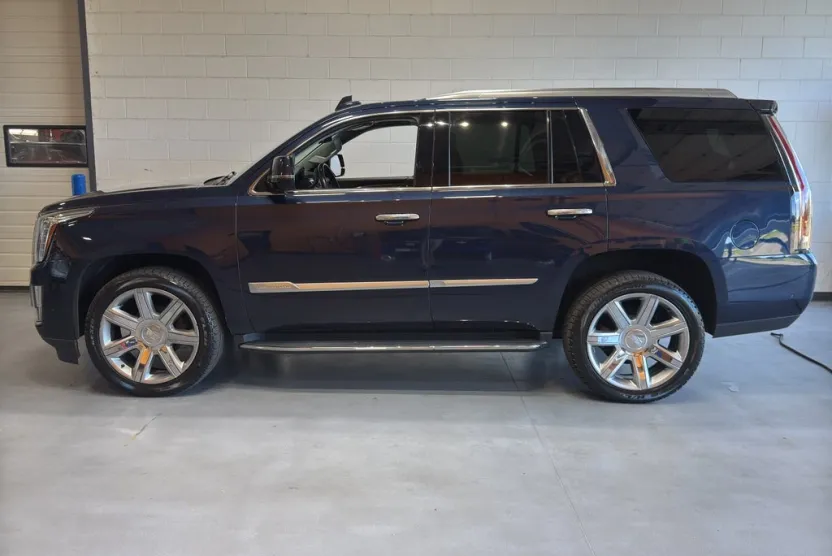 2019 Cadillac Escalade Luxury photo 1