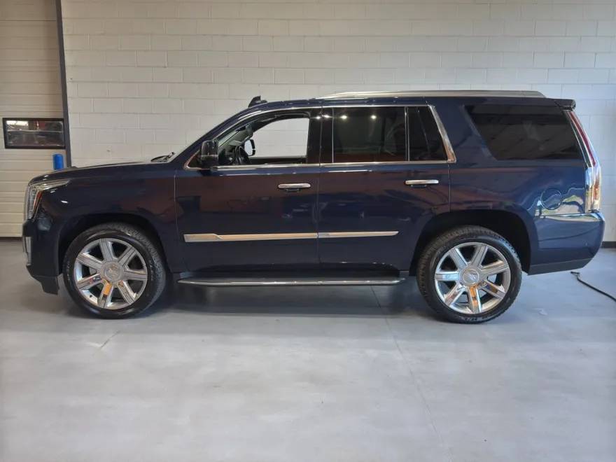 2019 Cadillac Escalade Luxury photo 1