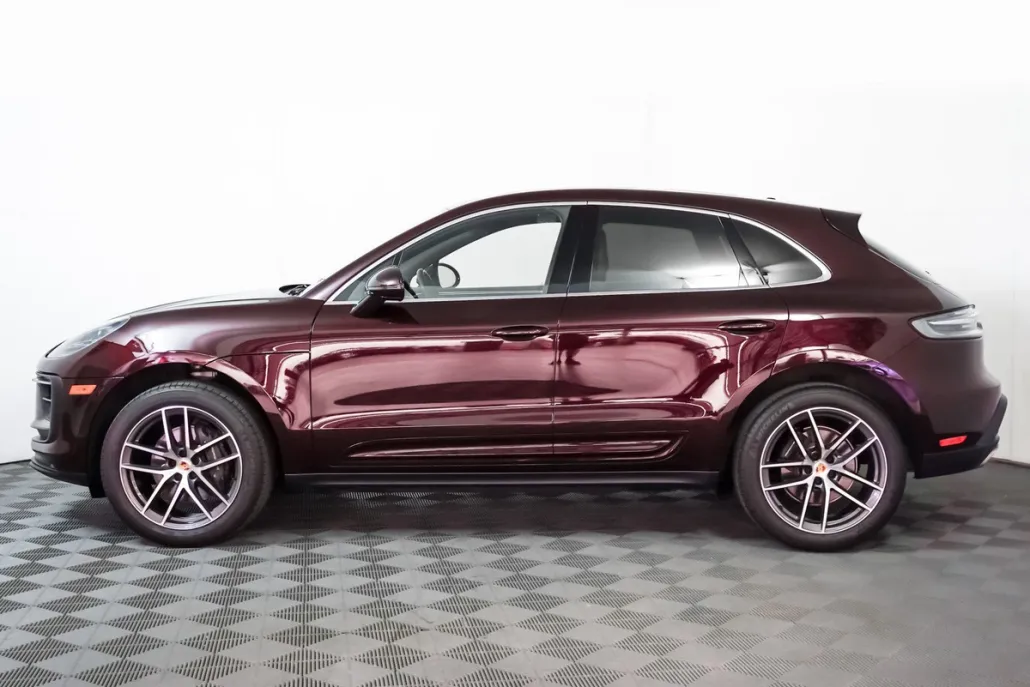 2023 Porsche Macan T photo 1