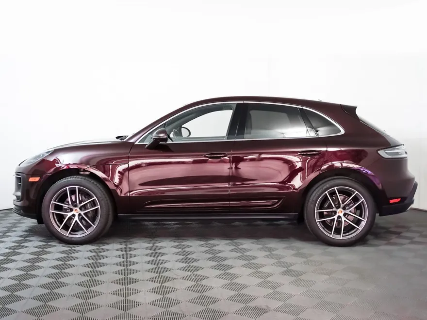 2023 Porsche Macan T photo 1