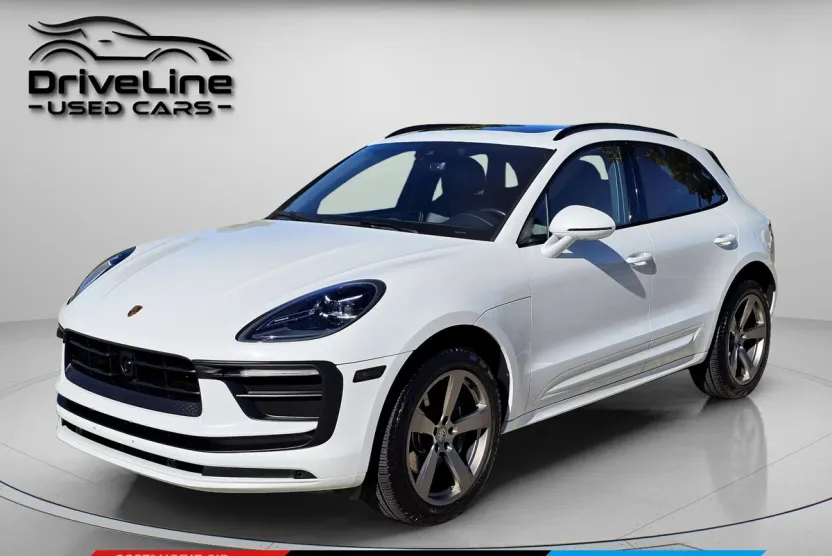 2023 Porsche Macan T photo 1