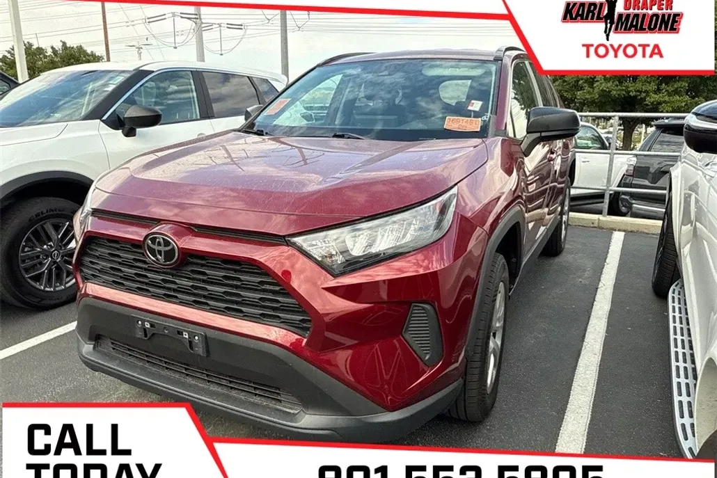 2021 Toyota RAV4 LE photo 1