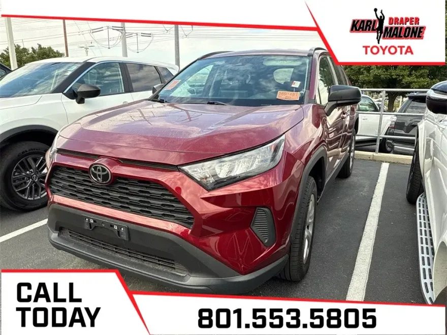 2021 Toyota RAV4 LE photo 1