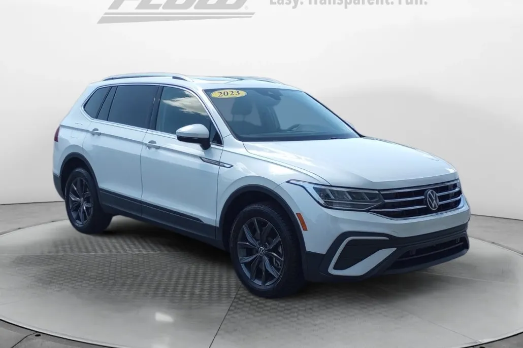 2023 Volkswagen Tiguan SE photo 1