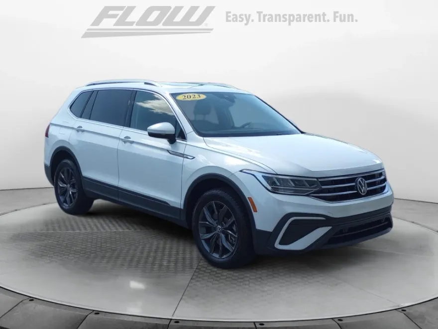 2023 Volkswagen Tiguan SE photo 1