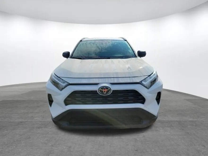 2025 Toyota RAV4 Hybrid LE photo 1