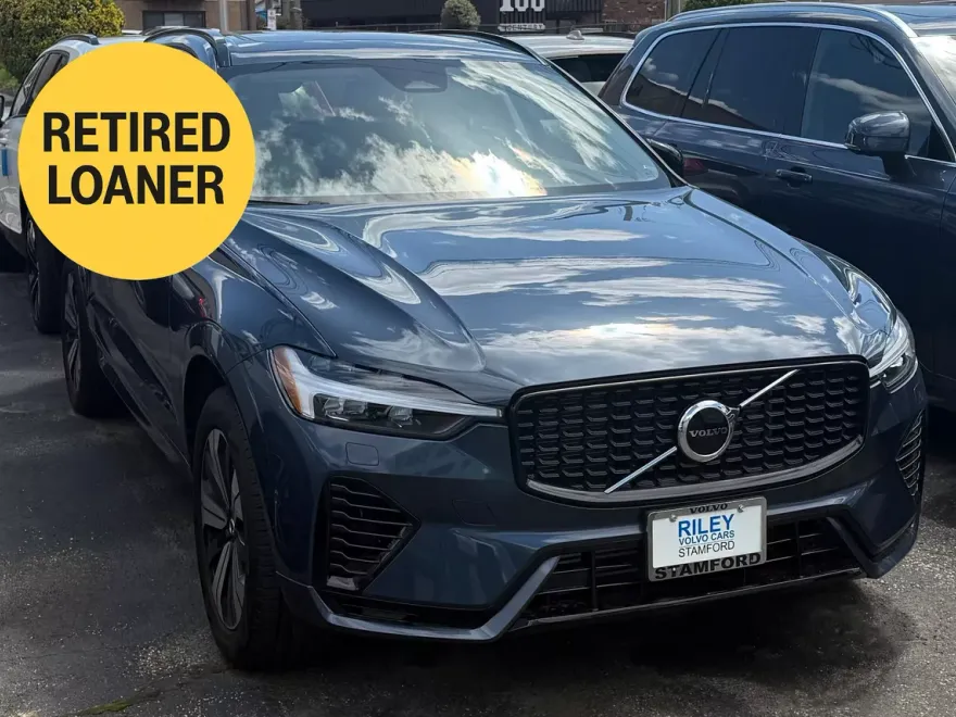 2025 Volvo XC60 T8 Core photo 1