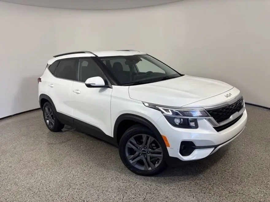 2023 Kia Seltos S photo 1