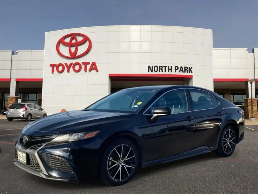 2021 Toyota Camry SE photo 1