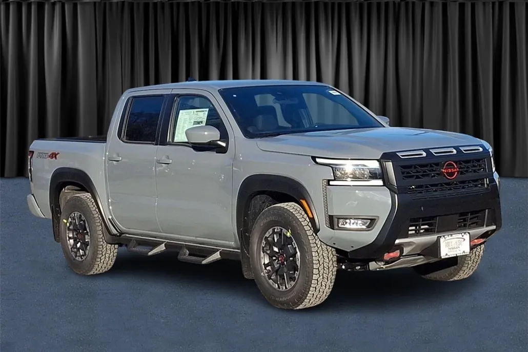 2025 Nissan Frontier Crew Cab photo 1