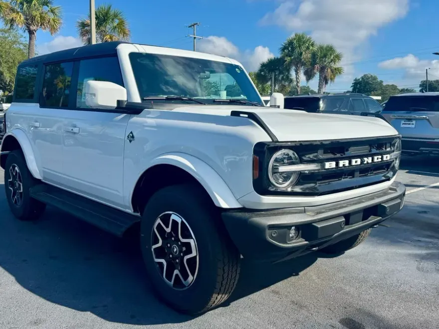 2025 Ford Bronco Outer Banks photo 1