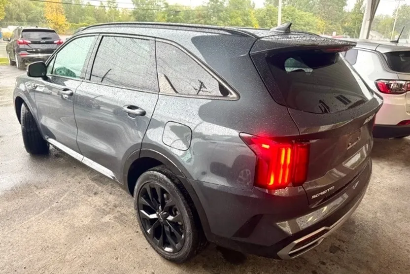 2023 Kia Sorento SX photo 1