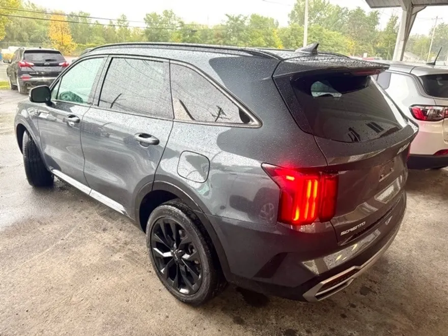 2023 Kia Sorento SX photo 1