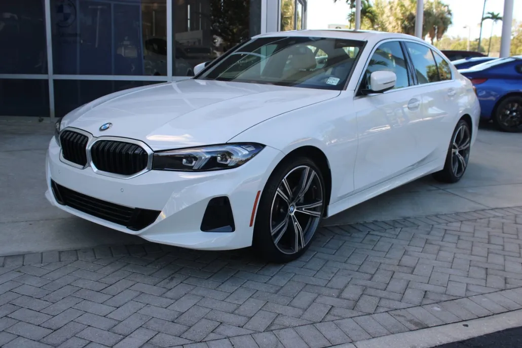 2024 Bmw 330i Sedan photo 1