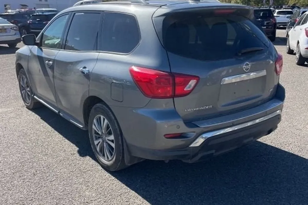 2020 Nissan Pathfinder S photo 1