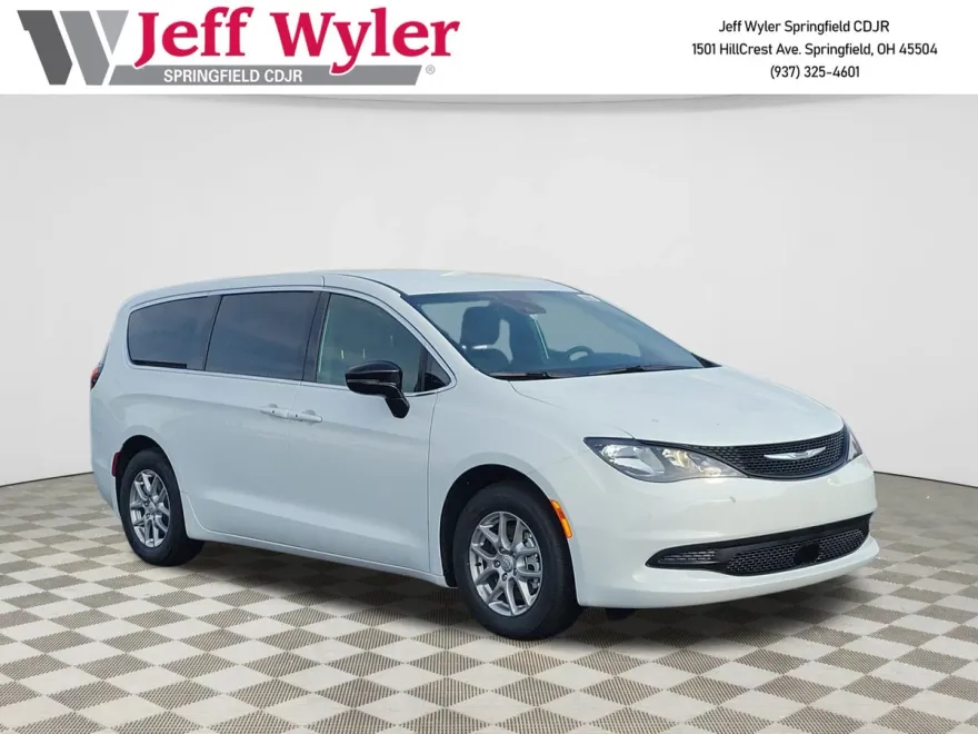 2025 Chrysler Voyager LX photo 1