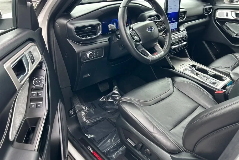 2022 Ford Explorer ST photo 1