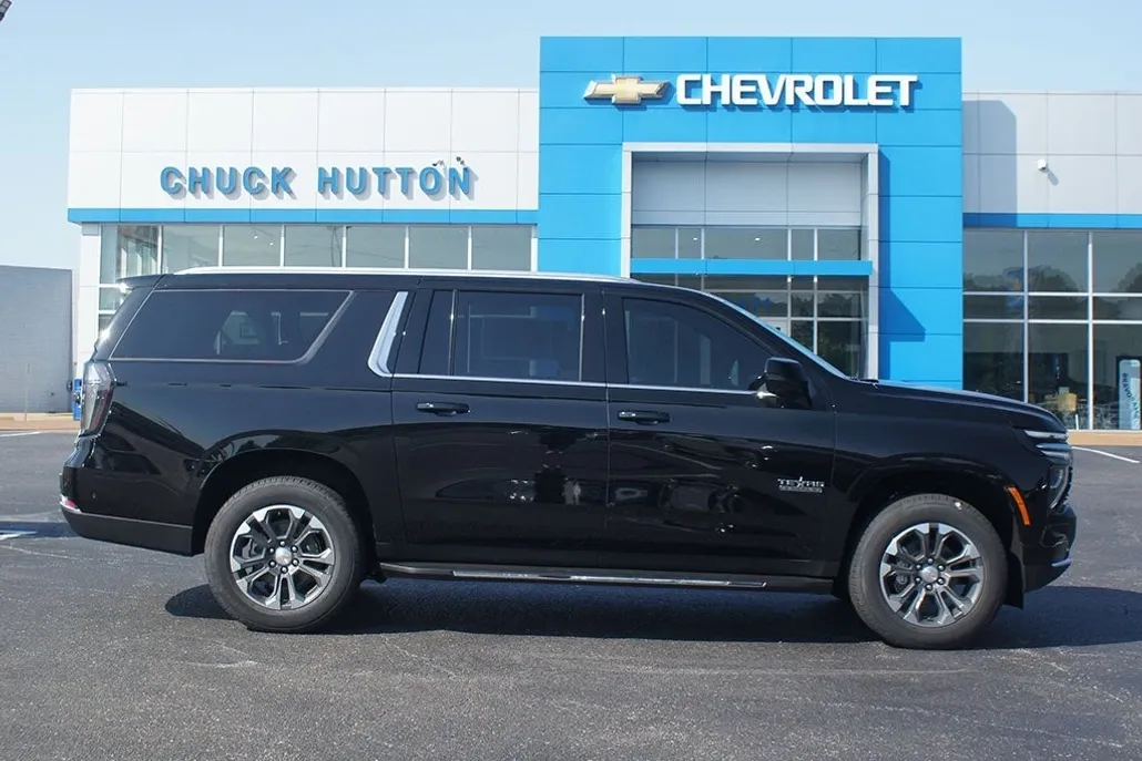 2025 Chevrolet Suburban LT photo 1