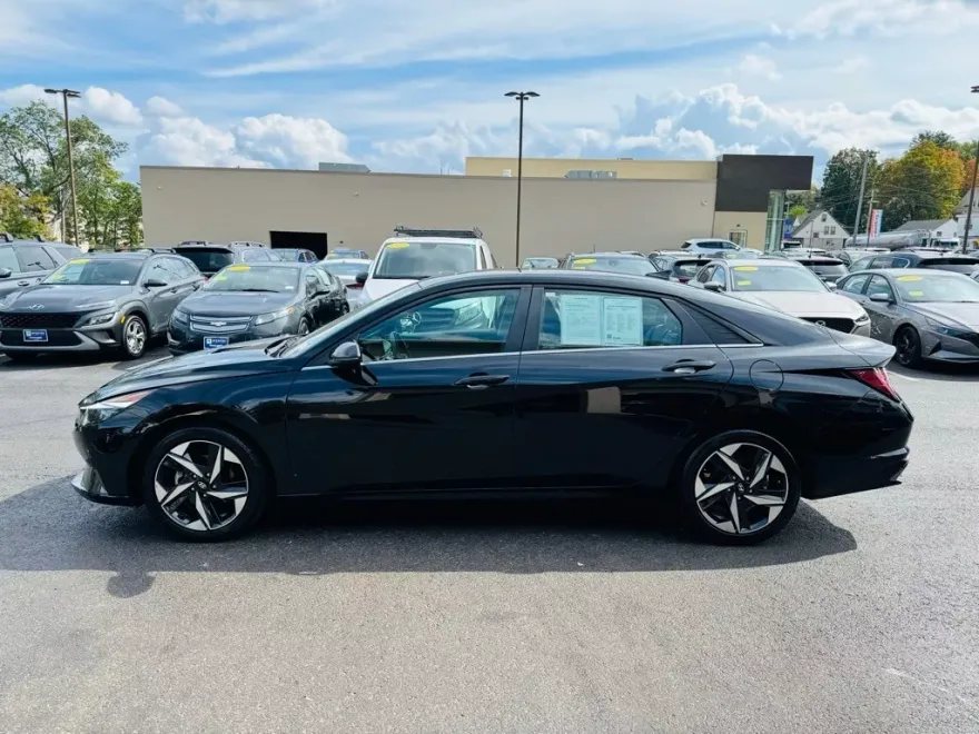 2022 Hyundai Elantra Hybrid Limited photo 1