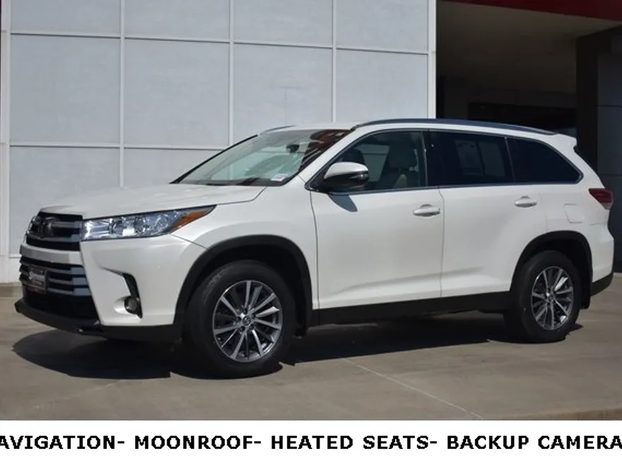 2019 Toyota Highlander XLE photo 1