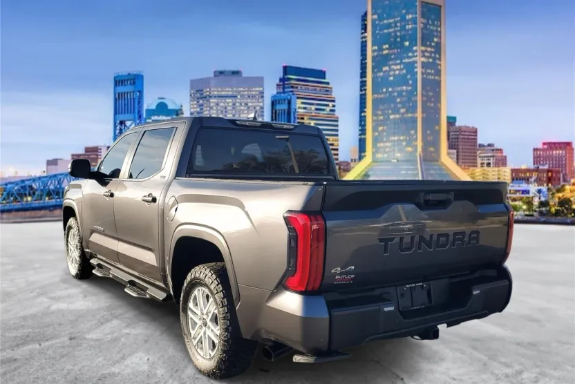 2024 Toyota Tundra SR5 CrewMax photo 1
