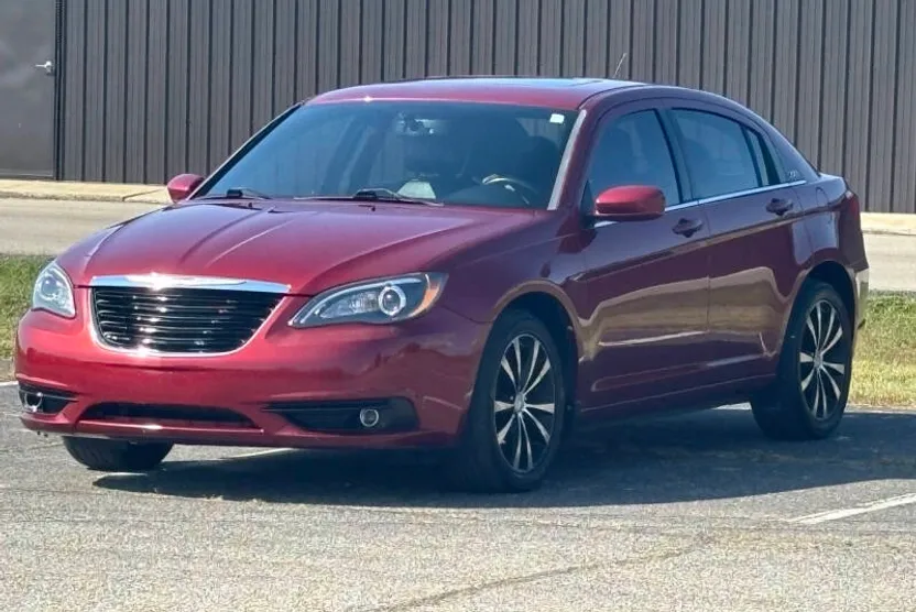 2013 Chrysler 200 Limited photo 1