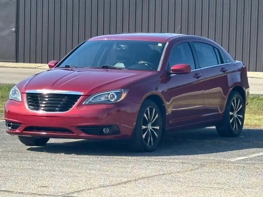 2013 Chrysler 200 Limited photo 1