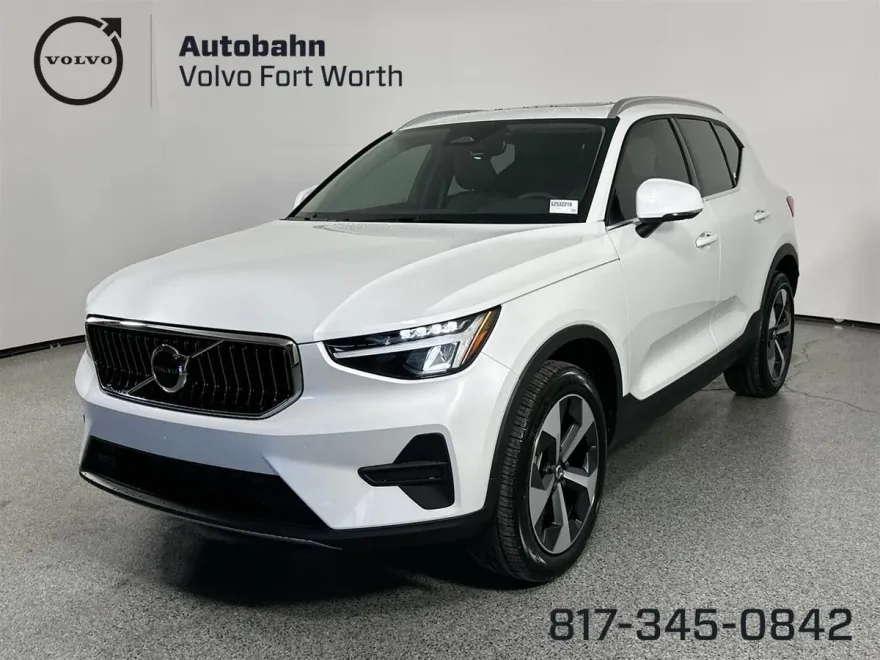 2025 Volvo XC40 AWD Core photo 1