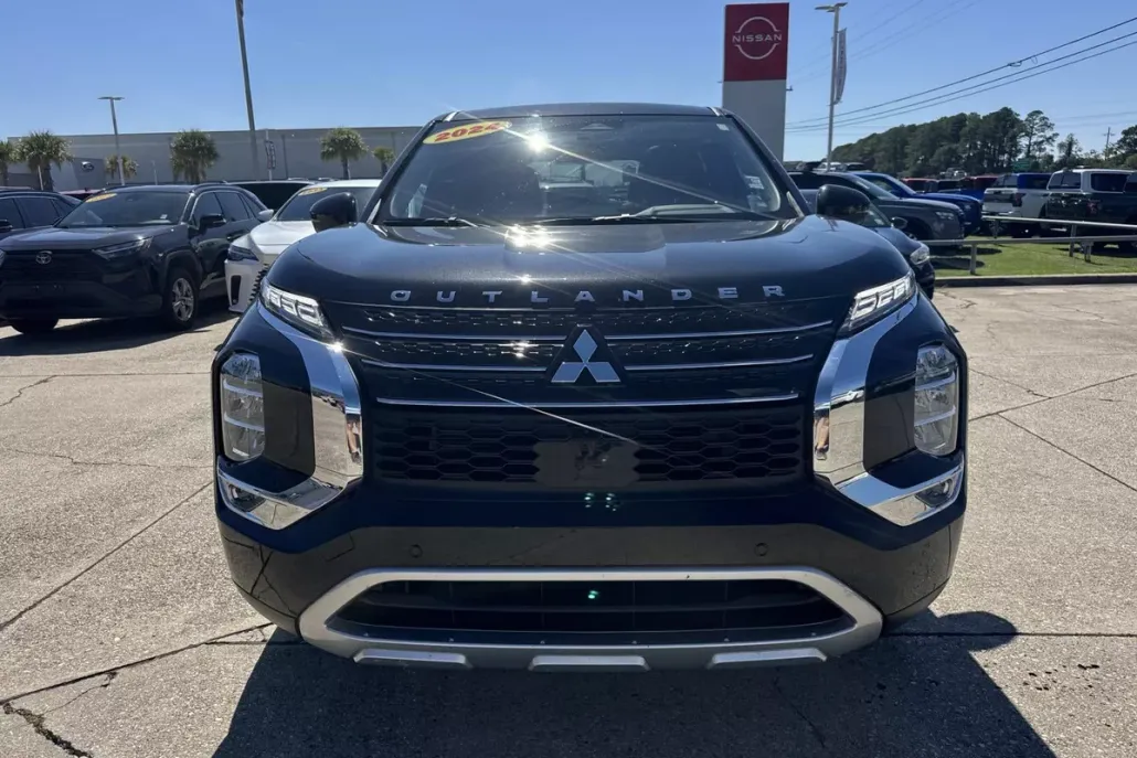 2024 Mitsubishi Outlander SE photo 1