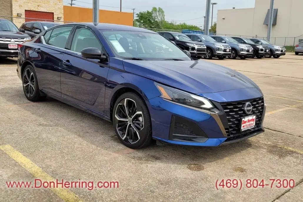 2023 Nissan Altima 2.5 SR photo 1
