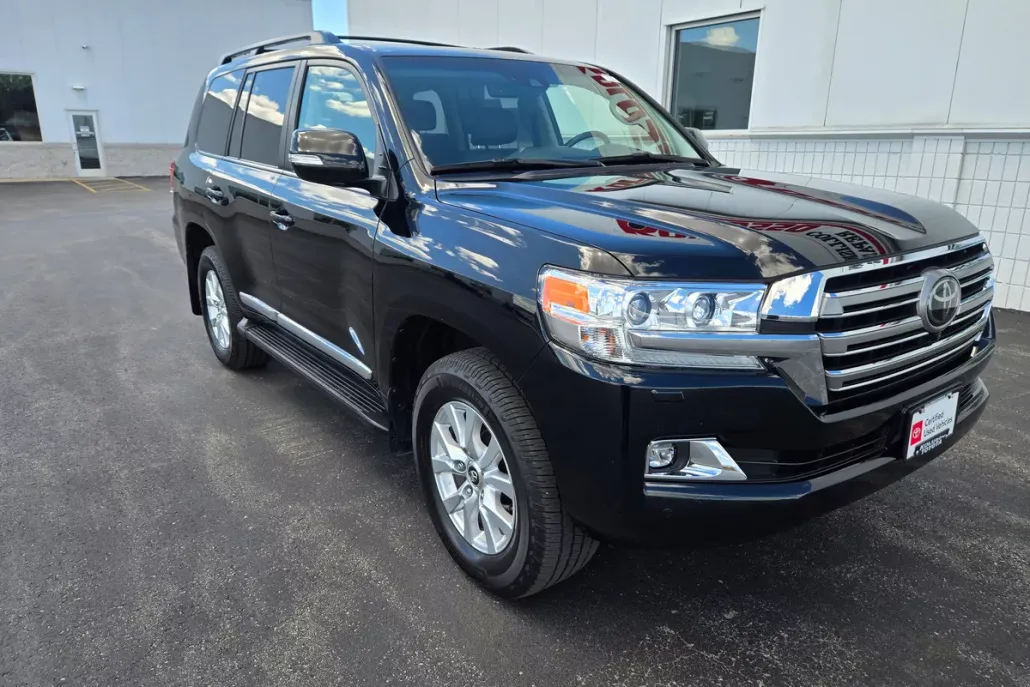 2020 Toyota Land Cruiser photo 1
