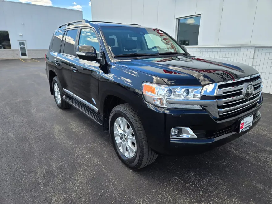 2020 Toyota Land Cruiser photo 1