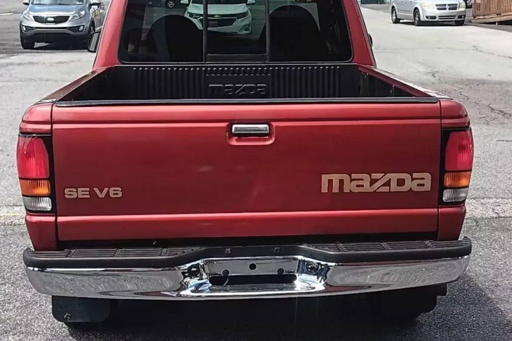 1998 Mazda B-Series Cab Plus SE photo 1
