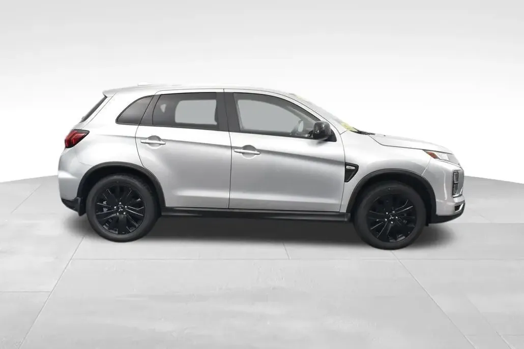 2022 Mitsubishi Outlander Sport LE photo 1