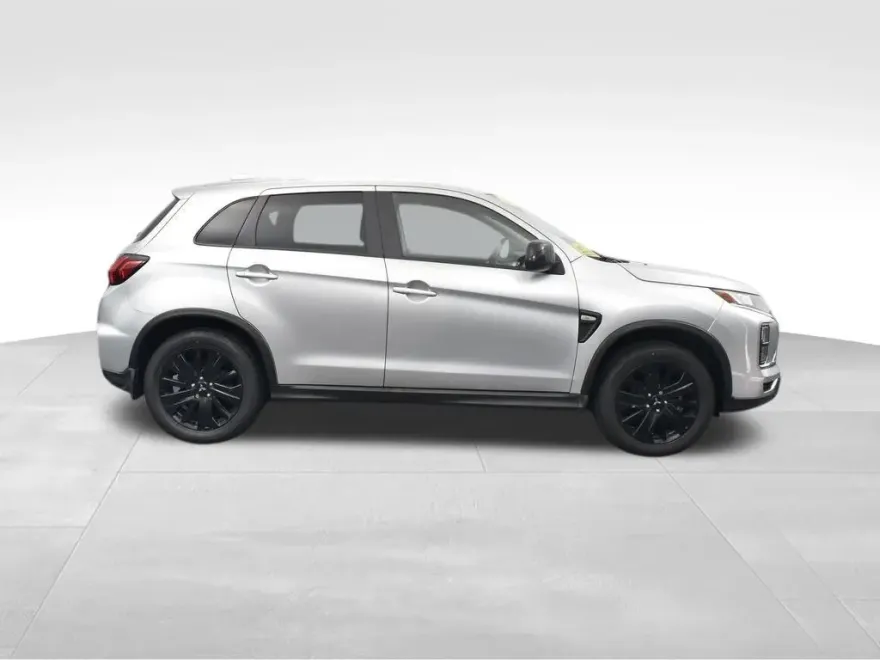 2022 Mitsubishi Outlander Sport LE photo 1