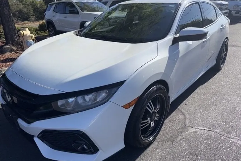 2017 Honda Civic EX Hatchback photo 1