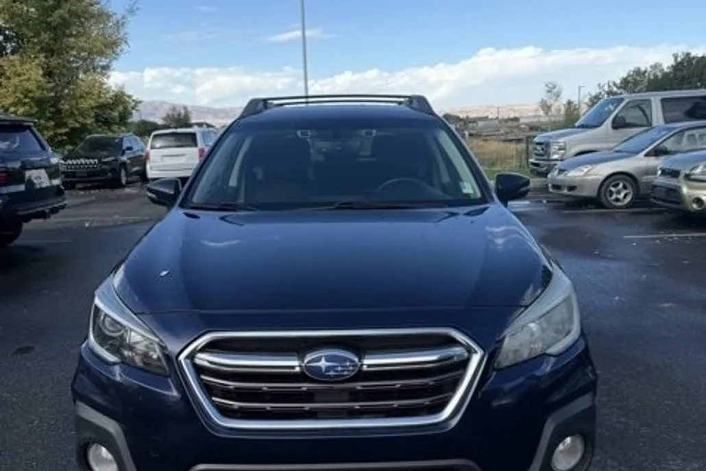 2018 Subaru Outback 2.5i Premium photo 1
